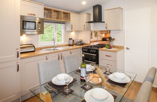 Swanage Cabin | 92 DAISY, with pool in Swanage
