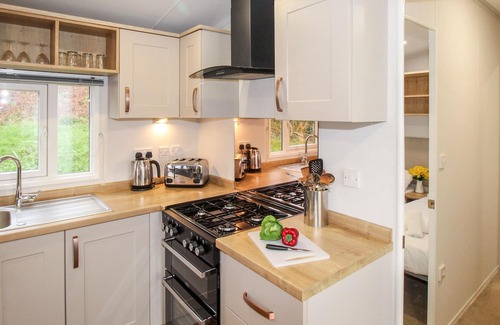 Swanage Cabin | 92 DAISY, with pool in Swanage