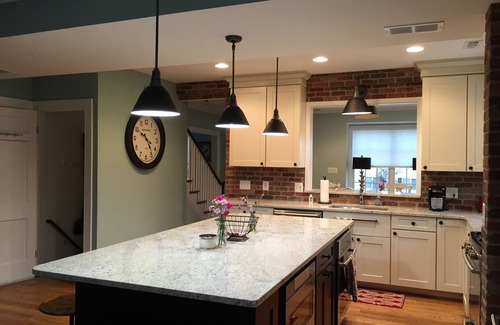 Murray Hill House | 93 Five Star Reviews & located in a quiet neighborhood in the City of Annapolis!