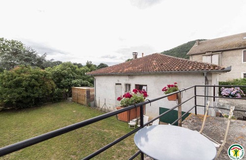 Gourdan-Polignan House | 93 m² Gîte ∙ 2 bedrooms ∙ 5 guests