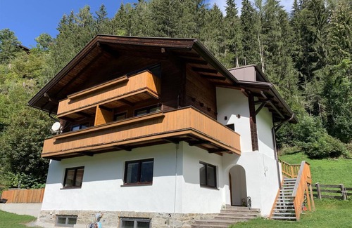 Matrei in Osttirol Apartment | 94 m² Apartment ∙ 2 bedrooms ∙ 5 guests