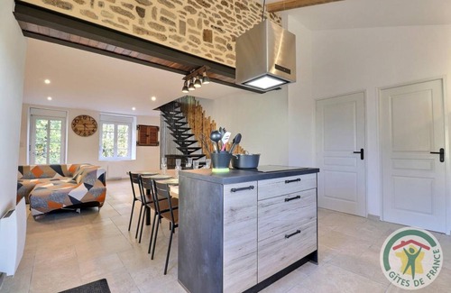 Saint-Brice-en-Cogles House | 95 m² Gîte ∙ 3 bedrooms ∙ 6 guests