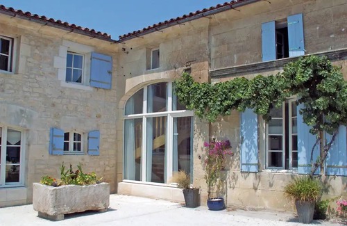 Saint-Palais-de-Phiolin House | 97 m² House ∙ 3 bedrooms ∙ 7 guests