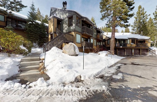 Majestic Pines Condo | 97 m² Condo ∙ 1 bedroom ∙ 4 guests
