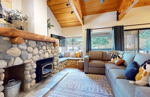 Majestic Pines Condo | 97 m² Condo ∙ 2 bedrooms ∙ 6 guests