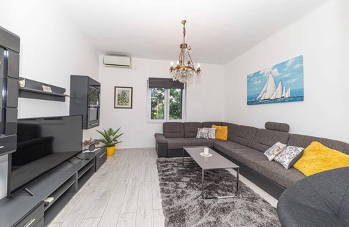 Kastel Kambelovac House | 97 m² House ∙ 3 bedrooms ∙ 8 guests