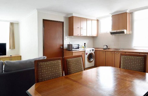 Orchard Apartment | 97 m² Serviced apartment ∙ 3 bedrooms ∙ 5 guests