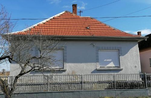 Balatonmagyarod House | 98 Petőfi utca