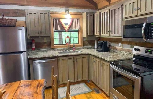 Mentone House | $99 August MidWeek SALE+Cabin+HotTub+Pet+GR8Coffee+NEW Bath