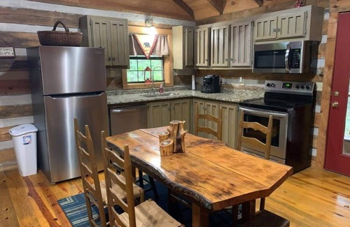 Mentone House | $99 August MidWeek SALE+Cabin+HotTub+Pet+GR8Coffee+NEW Bath