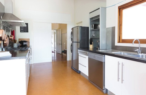 Coorparoo Bed & Breakfast | 99 Kirkland Bed & Breakfast