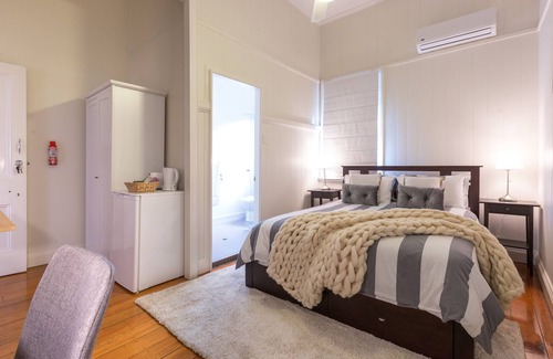 Coorparoo Bed & Breakfast | 99 Kirkland Bed & Breakfast