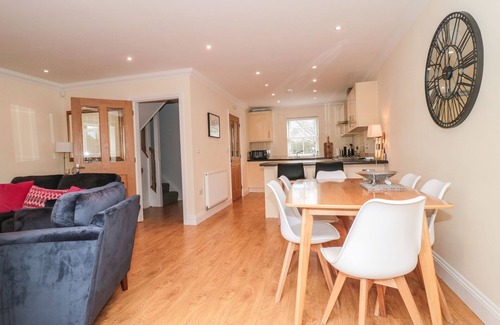 Christchurch Cottage | 9A WICK LANE, family friendly, with a garden in Christchurch