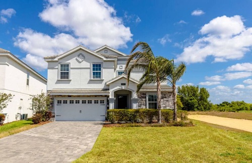 Davenport House | 9BR Casita & Castle Retreat w/Pool