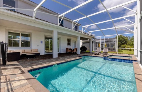 Davenport House | 9BR Casita & Castle Retreat w/Pool