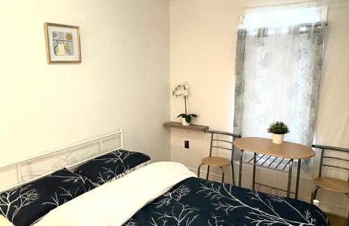 Toronto Bed & Breakfast | 9mins airport 1 min to shopping mall