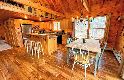 Franconia Cabin | 9N Mountainside Cabin in Franconia Heights, Dog Friendly, Stunning Views!