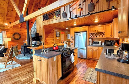 Franconia Cabin | 9N Mountainside Cabin in Franconia Heights, Dog Friendly, Stunning Views!