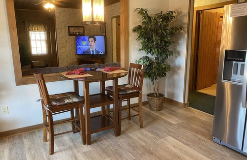 Pigeon Forge Cabin | A+,1/2 Mi to Pkwy, FLAT ROADS & MOUNTAIN VIEW,1.5 Acres of PRIVACY, SUPER CLEAN