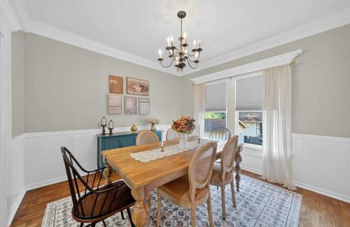 Tyler House | A 1921 Craftsman With Charm!
