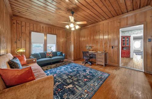 Tyler House | A 1921 Craftsman With Charm!