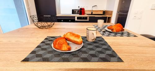 Sevrier Apartment | A 2 PAS DU LAC - WIFI - Garage - Netflix - Disney+ - Lac