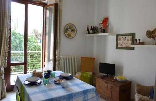 Castiglioncello Apartment | A 20 mt dal mare con ombrellone e sdraio in spiaggia