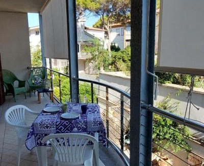 Castiglioncello Apartment | A 20 mt dal mare con ombrellone e sdraio in spiaggia