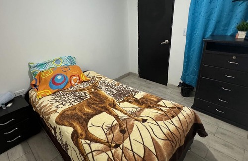 Fontibon House | ¡A 25 Minutos del Aeropuerto el Dorado! Casa Hospedaje Holcay