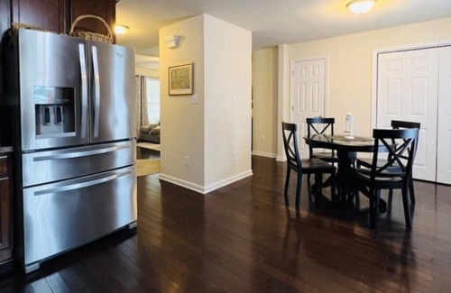Issue House | A 3-Bedroom Cozy Cottage - 2 Blocks from the River