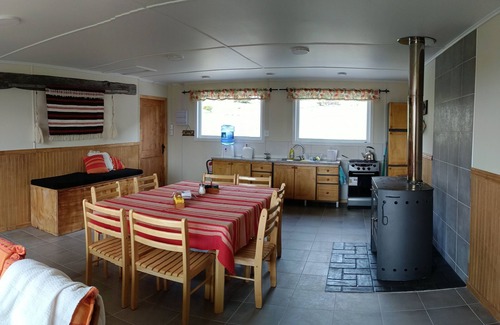 Torres Del Paine Cabin | A 60 Km de ingreso a Parque Nacional Torres del Paine. 8 camas disponibles.