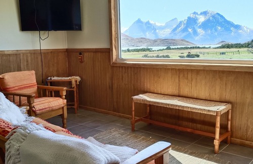 Torres Del Paine Cabin | A 60 Km de ingreso a Parque Nacional Torres del Paine. 8 camas disponibles.