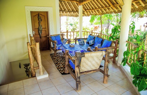 Galu Cottage | A 8-10min walk to the beach cottage with a private pool, free wifi.