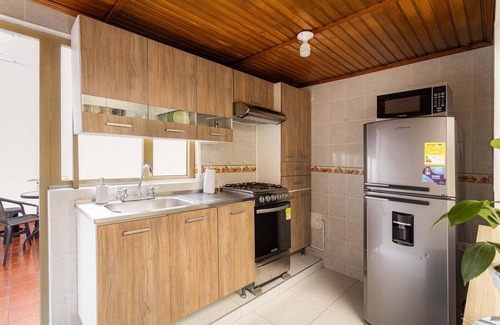 Fontibon House | A 8 min del Aeropuerto! Casa Amplia con Parqueadero y Zona de Relax