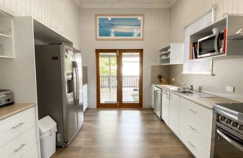 Traviston House | A Beach House @ Burrum - Water views - 3BR - Aircon -Pets.