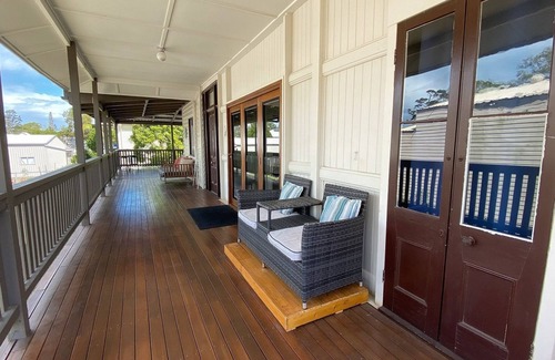 Traviston House | A Beach House @ Burrum - Water views - 3BR - Aircon -Pets.