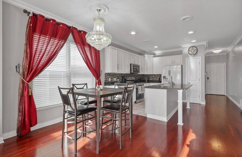Taylor Station House | A Beautiful 5 Bedrooms Family Home located Opposite Mt. Carmel East Columbus OH