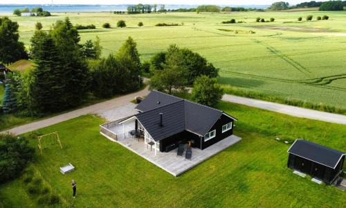 Skodshoved House | A Beautiful 8-Person Holiday Home, Just A 5-Minute Walk From The Sandy Beach,