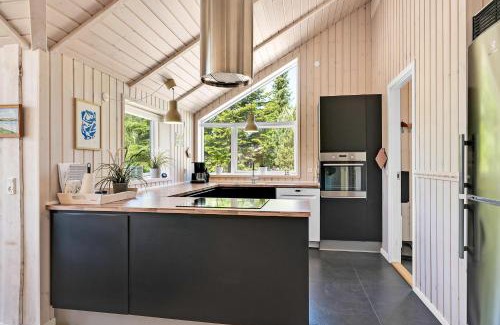 Skodshoved House | A Beautiful 8-Person Holiday Home, Just A 5-Minute Walk From The Sandy Beach,