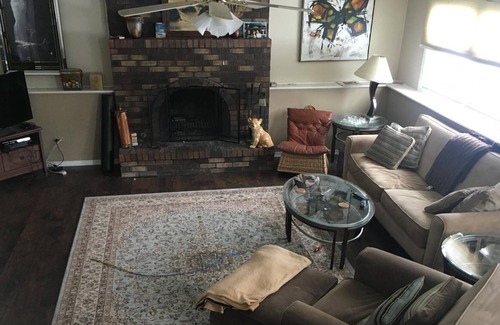Carol Stream House | A beautiful bright 3 br 2 bath with pool table. A suburban oasis.