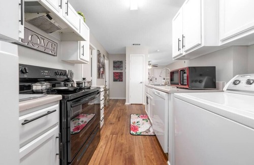 Killeen Apartment | A Beautiful, Comfortable and Serene Escape, Redstone D