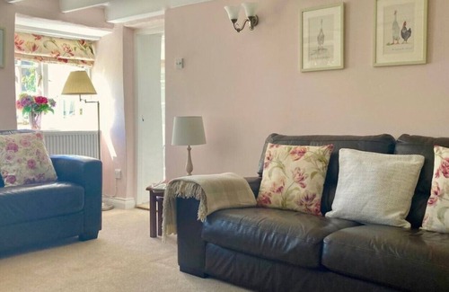 Burgh Island Cottage | A Beautiful, dog Friendly 17th C Cottage Close to Beaches and SW Coast Path