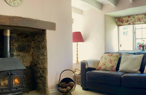 Burgh Island Cottage | A Beautiful, dog Friendly 17th C Cottage Close to Beaches and SW Coast Path