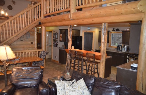 Central Alberta House | A beautiful lakefront cabin!