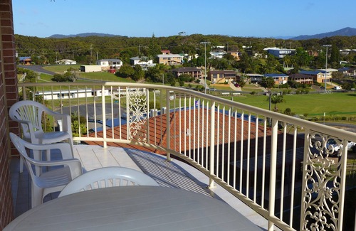 Nambucca Heads Apartment | A beautiful place above the Ocean waves.