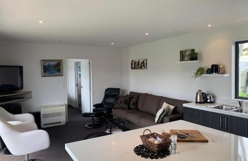 Te Anau House | A Beauty on Bligh St Te Anau