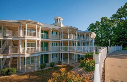 Sheridan Apartment | A Blend of Recreation and Scenery, Families Love - Studio