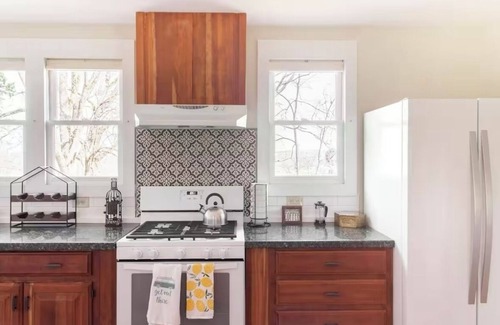 College Grove House | A Boho Retreat - THE FIREFLY- nA charming 2-bedroom home with complete privacy!