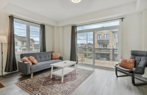 Thorold House | A Brand New 4BR Townhouse in Thorold Retreat
