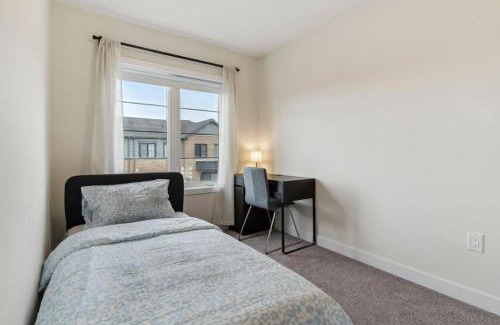 Thorold House | A Brand New 4BR Townhouse in Thorold Retreat